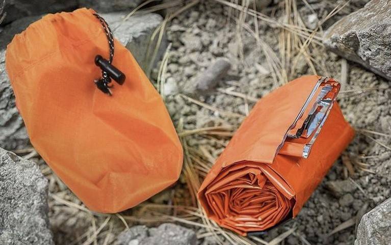 Emergency Sleeping Bag Car Accessories Color : Green|Orange|Camouflage Emergency Sleeping Bag Car Accessories Color : Green|Orange|Camouflage